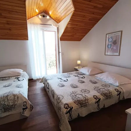 Lucija * Primošten