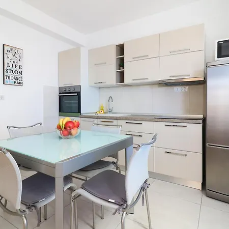 Lucija Apartament Primošten